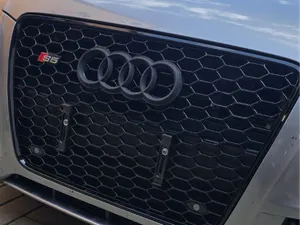 Audi RS Style Wabengrill – Logo-Halter