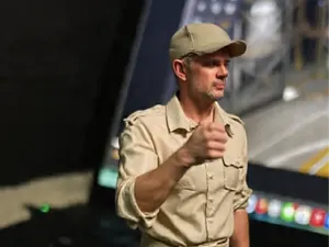 thumbs up mechanic