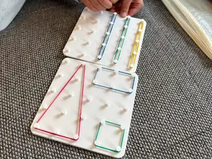 Géoplan éducatif imprimable + modèles d’exercices