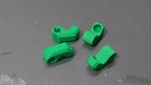 Live axle suspension Wheel hub to axle attachment for brick models
