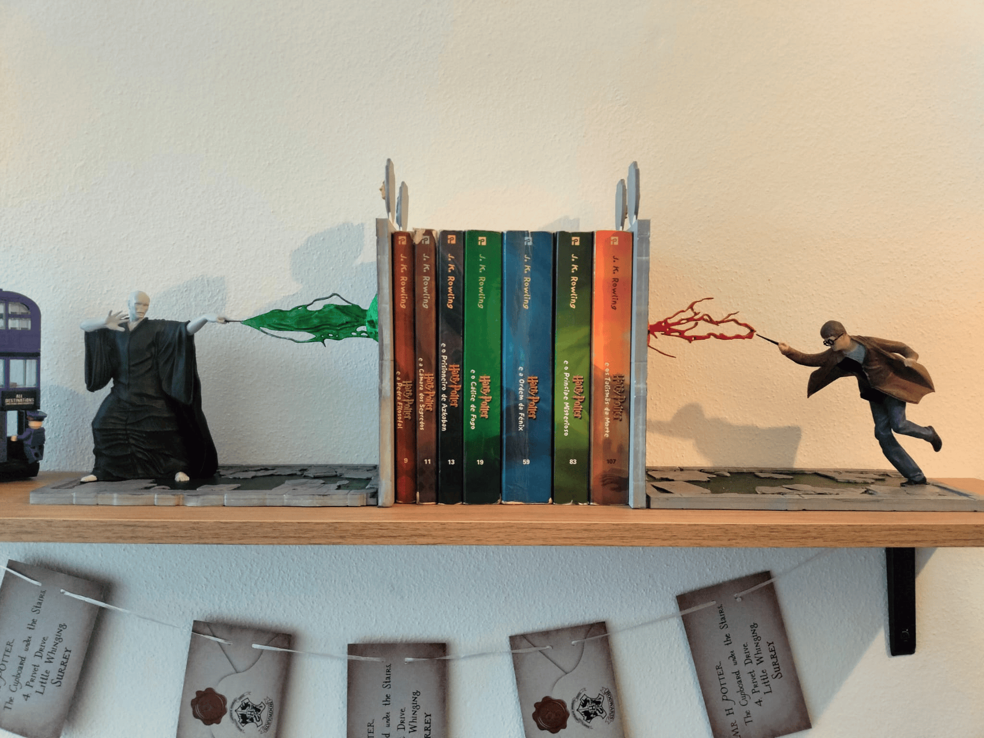 Book holder Harry Potter and Valdemort
