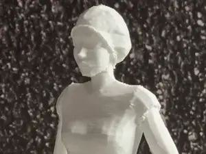 Figura mujer con ropa de trabajo