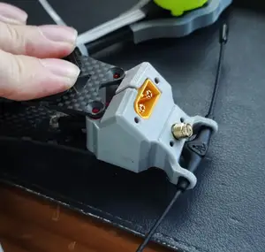QAV-S 5寸穿越机天线座,带XT60-M座、图传天线座、黑羊接收机座