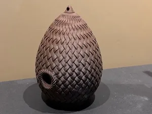 Woven teardrop hanging birdhouse – 30 mm entrance