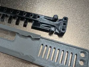 Secure-Lock Hive Entrance Reducer + Anti-Slip Snap