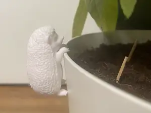 Hedgehog Flower Pot Hanger – Climbing Figurine