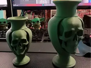 Skull Vase/ Totenkopf vase