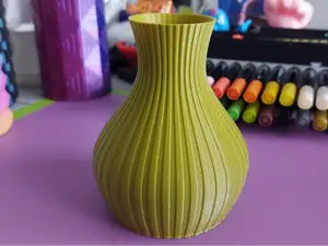 Vase mit Streifen