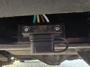 Universal 4 pin trailer plug mount