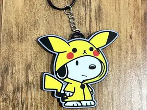 Snoopy - Pikachu keychain