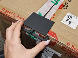 Box SlideClip – Keep Packages Closed Without Tape
