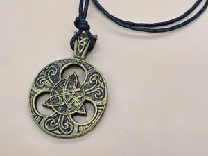 Keltischer Anhänger – Runen / Pentagramm Amulett