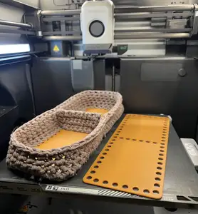 Bottom for crocheting basket with 2 rooms