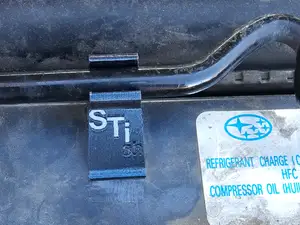 07 Subaru Forester Hood Stay (prop rod clip)
