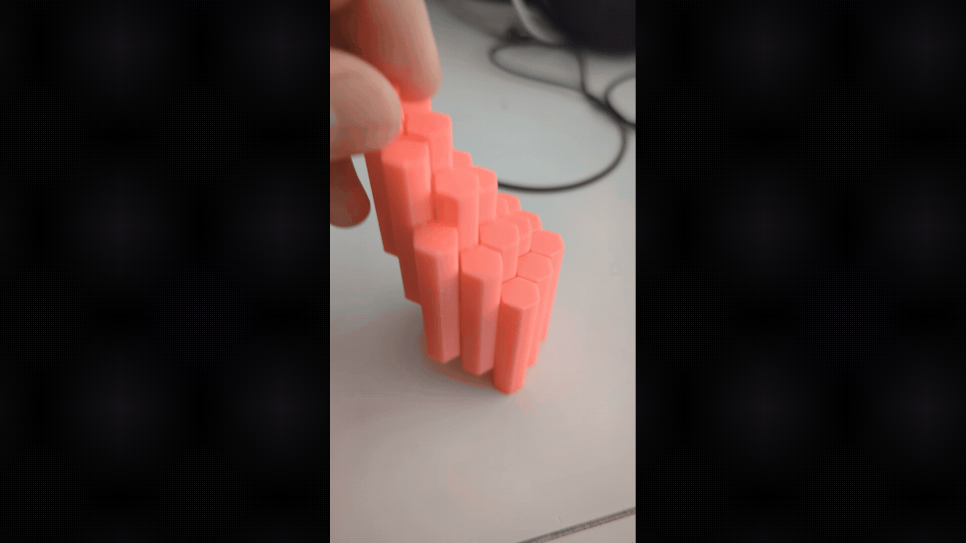 Honeycomb flexigrid fidget