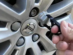 Complient Tool For Lug Bolt/Nut Caps Removal