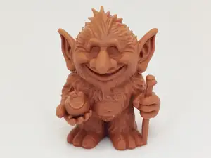 Lächelnder Troll mit Frosch