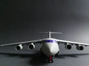 运20B_大尺寸长约400mm,收放起落架,收放尾门,可开前门,高还原,襟翼等均可动,高可玩性