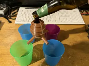 Keg for pouring drinks into 4 glasses