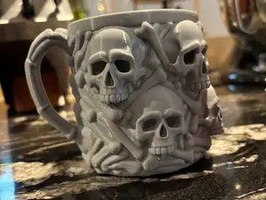 Totenkopf Tasse – Halloween Cup mit Bone & Skull