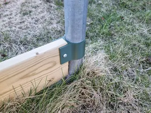 Hållare ikörningsskydd studsmatta