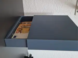 Regal-versteck-Safe