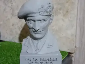Field Marshal Momtgomery - ww2 bust -war general