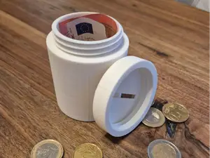 Sturdy 3D-Printed Piggy Bank with Screw Lid