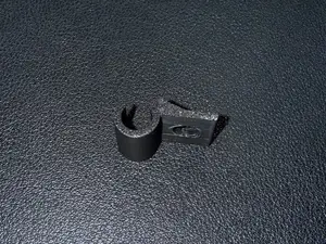 Clip für Motorhaubenstütze Mercedes Viano/Vito 639