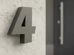 Hausnummer 4 (Plaqueo MAX) | Modular & Massiv