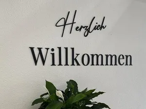 Herzlich Willkommen Wand Schriftzug Tattoo