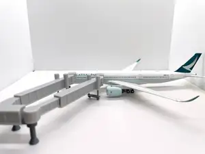 Airport Dual Widebody Jetways 1:400 GSE