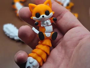 Moxxie – Flexi Fox Keychain & Fridge Magnet