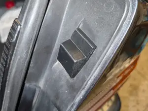 Mercedes W124 boot/trunk stops