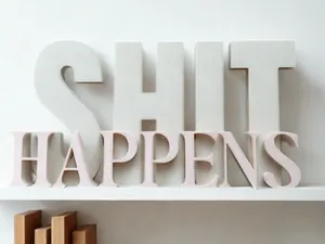 00061 Schriftzug Shit Happens