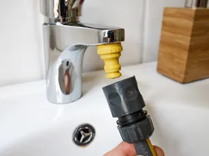Wasserhahn-Adapter M24x1 auf Gartenschlauch
