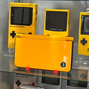 Minimalist Display Stand for Nintendo DSi XL LL