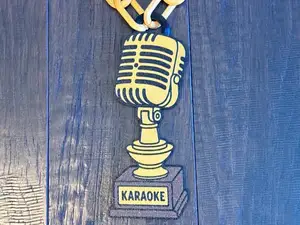Karaoke Champion Hype Chain – Retro Microphone