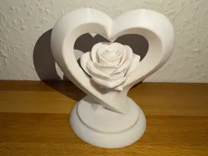 Herz mit Rose Skulptur