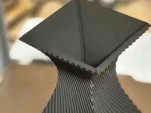 Vase-Mona