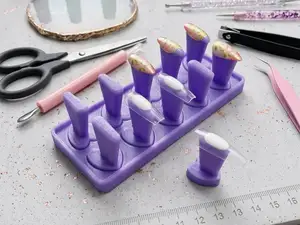 Nailstand with heart feet <3 (No magnets needed)