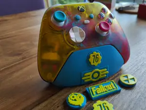 Xbox Controller Stand with Swappable Logos