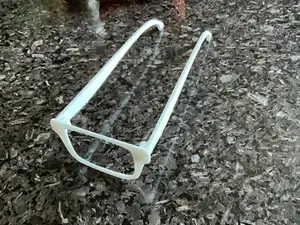 One-eyed glasses