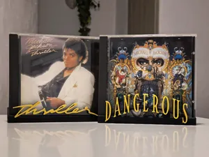 15 CD Display Stand & WallMount - MJ Legacy