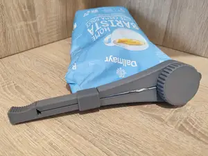 Coffee bag clip with screw lid and support clip