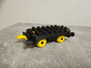 Train base vehicle compatible with " DUPLO"