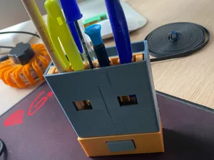 USB Desk Organizer & Post-it Holder