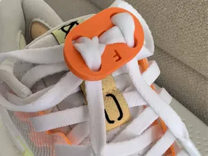 Tether lock Convenient shoelace buckle