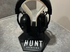 Headphone Holder Hunt Showndown