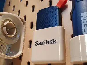 Sandisk portable SSD SKADIS holder